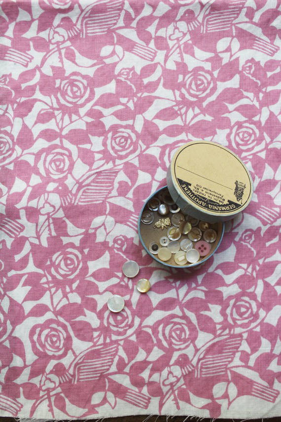 LINNETリネンプリント 薔薇と鳩　ローズピンク